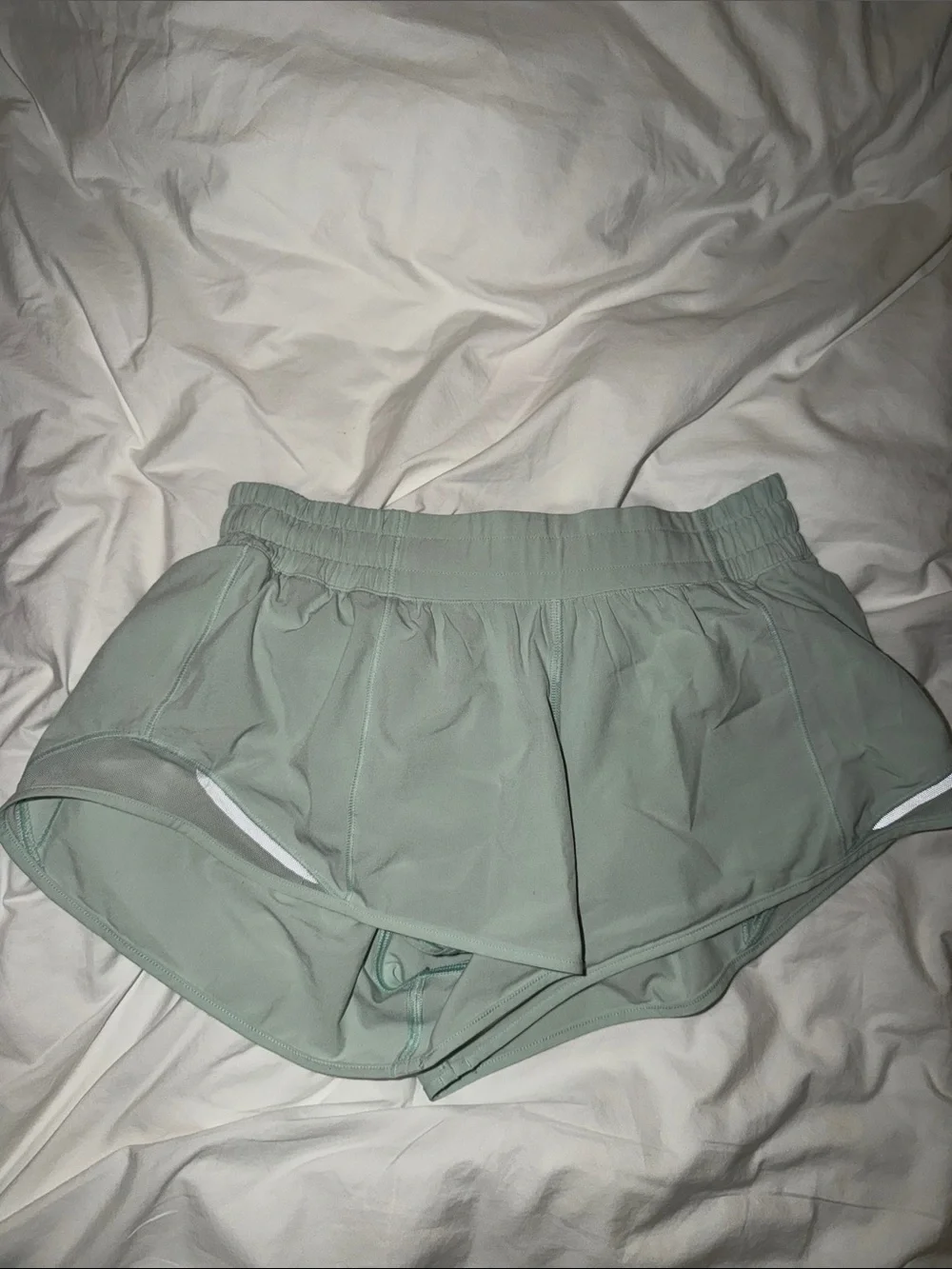 Lululemon hotty hot 2.5” size 6